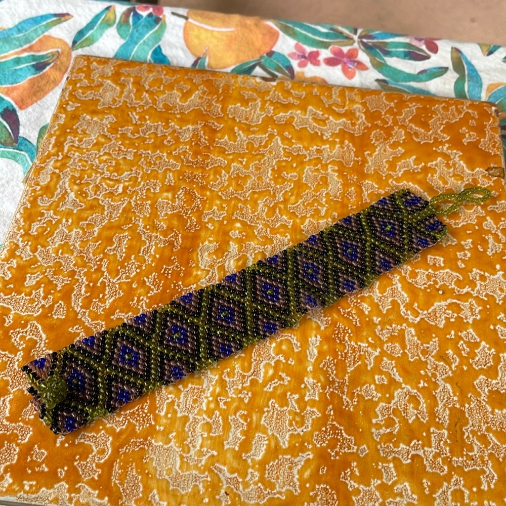 Peyote stitch bracelet with adjustable closure